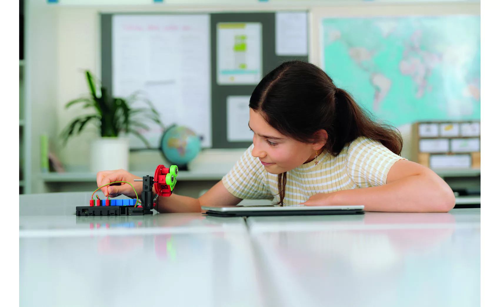 W1_P_P_571906_SCHULSZENE_04