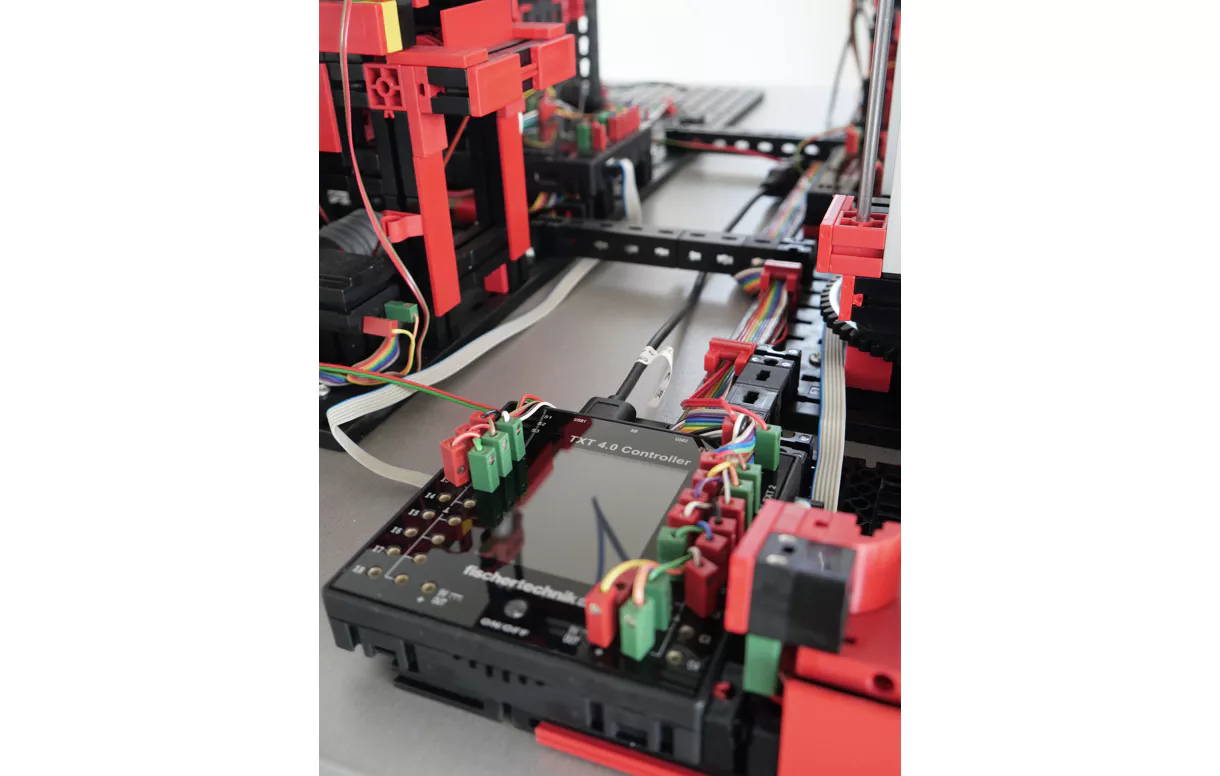 W1_P_P_567796_DETAIL_TXT_40_CONTROLLER